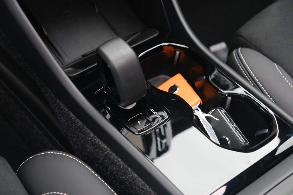 Volvo EX40 Extended Range 82 kWh Ultra Black Edition | Navi | App Connect | Climate | Adaptive Cruise | 360° Camera | Panoramadak | Stoelverwarming afbeelding 27