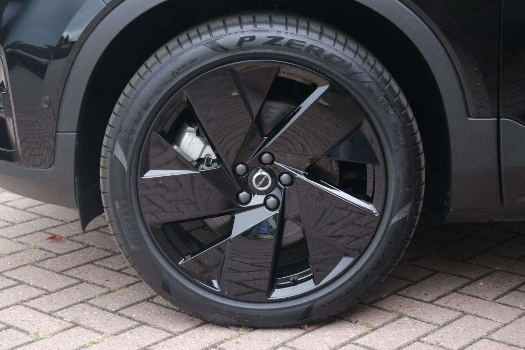 Volvo EX40 Extended Range 82 kWh Ultra Black Edition | Navi | App Connect | Climate | Adaptive Cruise | 360° Camera | Panoramadak | Stoelverwarming afbeelding 33