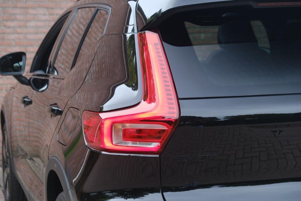 Volvo EX40 Extended Range 82 kWh Ultra Black Edition | Navi | App Connect | Climate | Adaptive Cruise | 360° Camera | Panoramadak | Stoelverwarming afbeelding 34