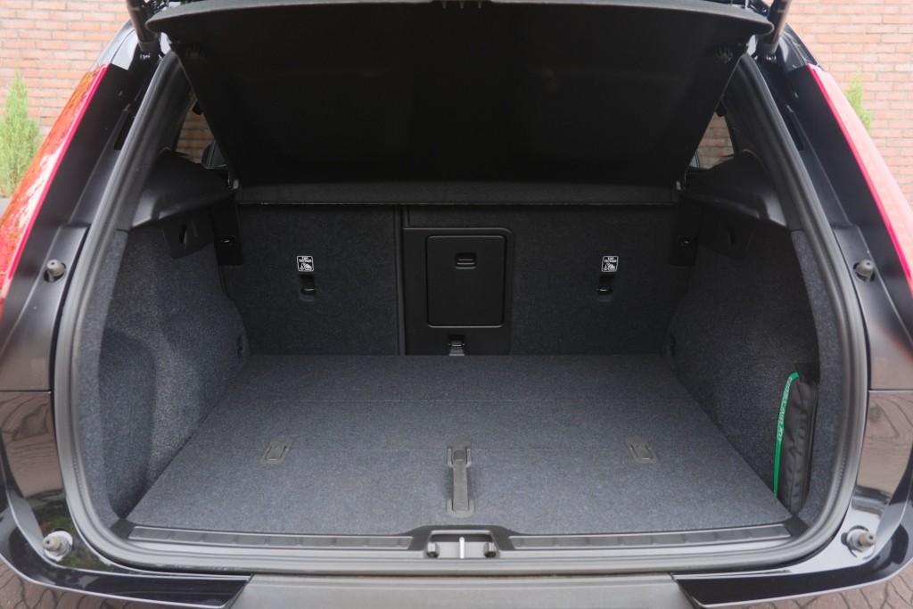 Volvo EX40 Extended Range 82 kWh Ultra Black Edition | Navi | App Connect | Climate | Adaptive Cruise | 360° Camera | Panoramadak | Stoelverwarming afbeelding 36