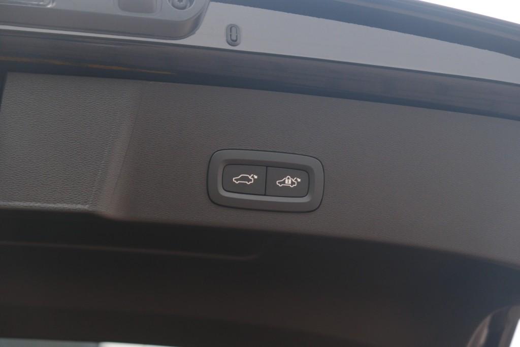 Volvo EX40 Extended Range 82 kWh Ultra Black Edition | Navi | App Connect | Climate | Adaptive Cruise | 360° Camera | Panoramadak | Stoelverwarming afbeelding 37