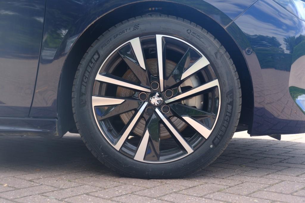 Peugeot 508 SW 1.6 HYbrid 225pk EAT8 GT | Navi | App Connect | Climate | Adaptive Cruise | Keyless | Panoramadak | Leder afbeelding 32