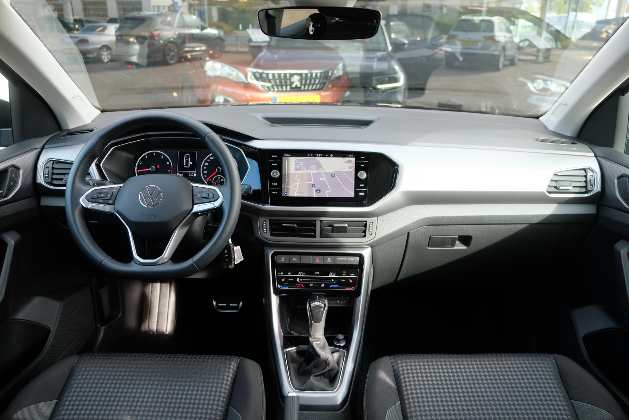 Volkswagen T-Cross 1.0 TSi 110pk DSG Active | Navi | App Connect | Climate | Adaptive Cruise | PDC afbeelding 2