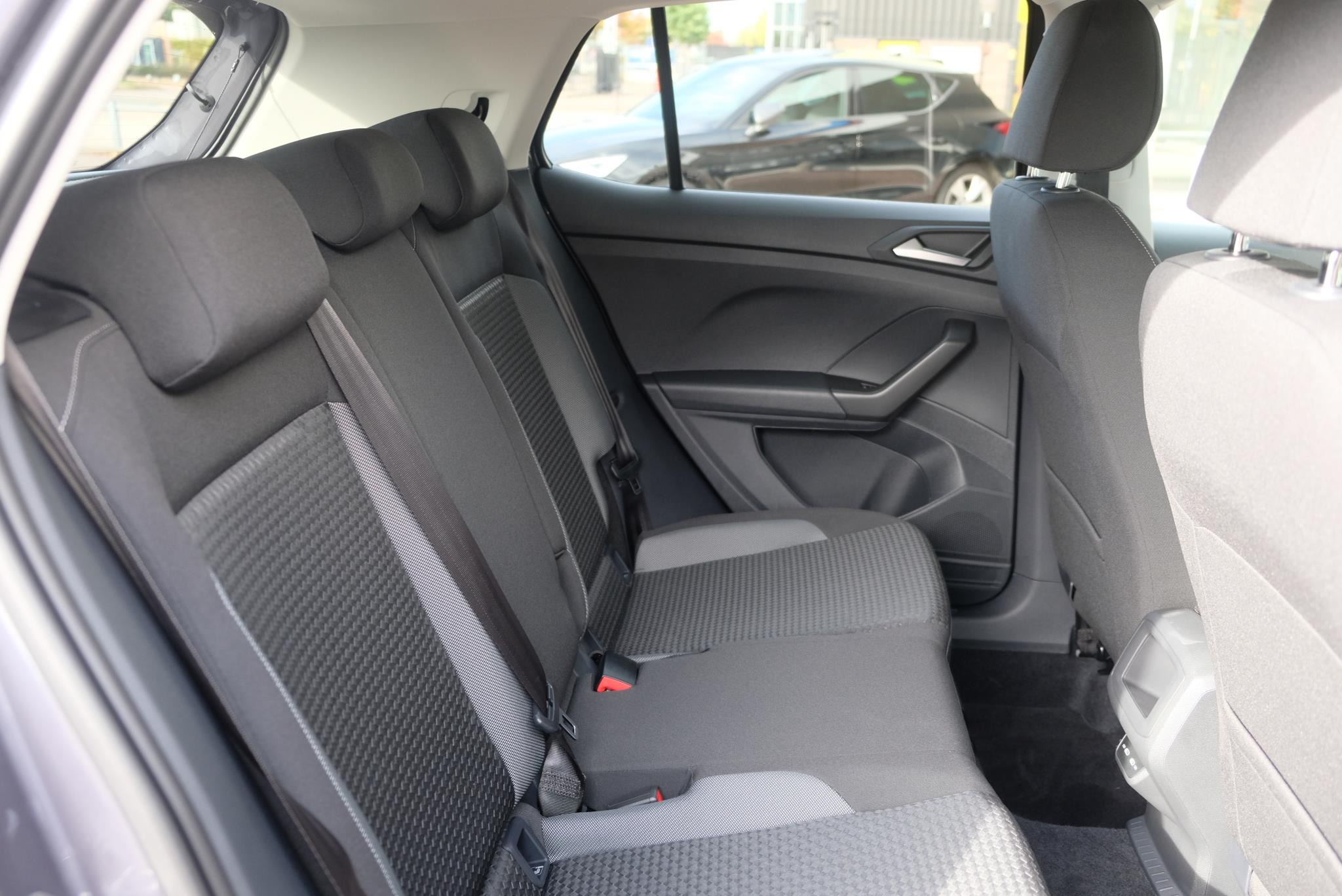 Volkswagen T-Cross 1.0 TSi 110pk DSG Active | Navi | App Connect | Climate | Adaptive Cruise | PDC afbeelding 9