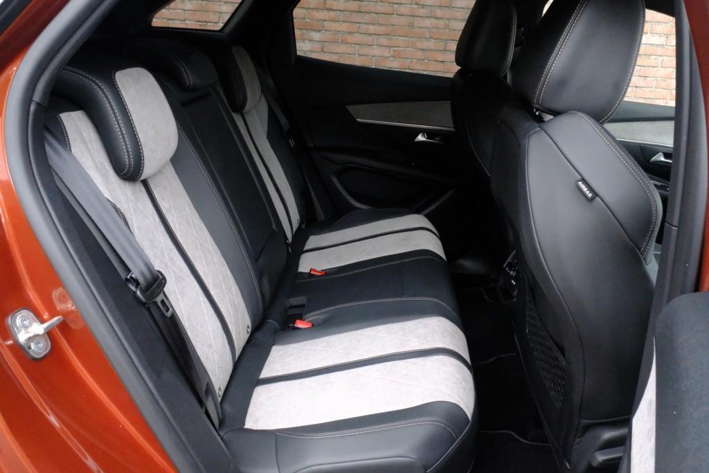 Peugeot 3008 1.6 HYbrid4 300pk GT | Navi | App Connect | Climate | Adaptive Cruise | Camera | PDC | Keyless afbeelding 3