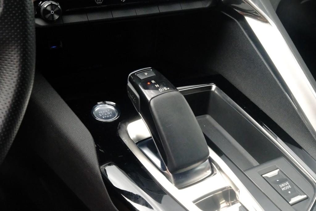 Peugeot 3008 1.6 HYbrid4 300pk GT | Navi | App Connect | Climate | Adaptive Cruise | Camera | PDC | Keyless afbeelding 23