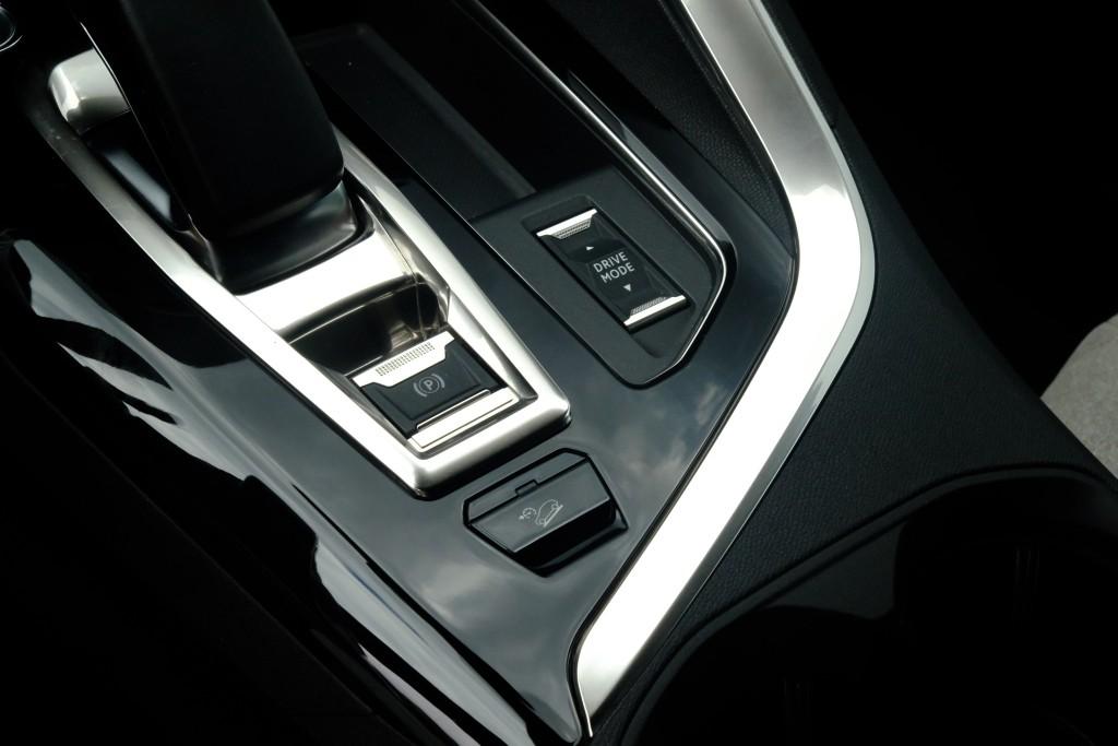 Peugeot 3008 1.6 HYbrid4 300pk GT | Navi | App Connect | Climate | Adaptive Cruise | Camera | PDC | Keyless afbeelding 24