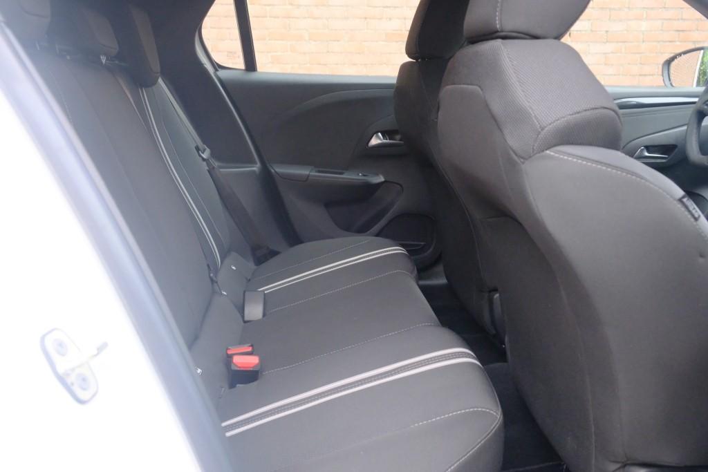 Opel Corsa 1.2 75pk GS | Navi | App Connect | Airco | Cruise | Full LED | PDC afbeelding 3