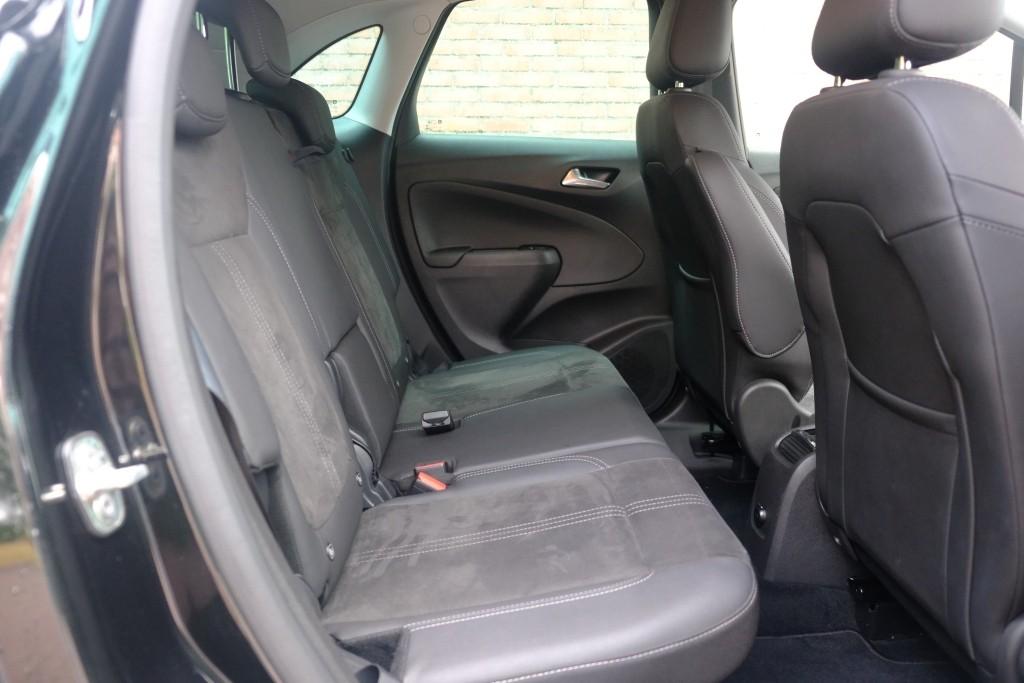 Opel Crossland 1.2 Turbo 110pk Ultimate | Navi | App Connect | Climate | Cruise | PDC | Blind Spot | Trekhaak afbeelding 3