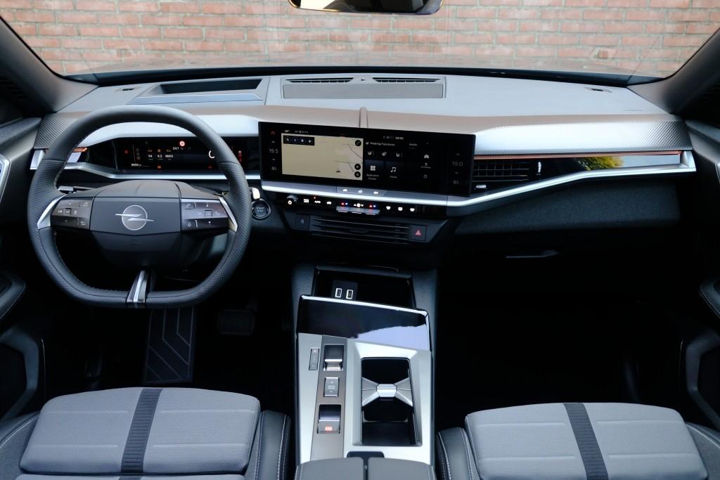 Opel Grandland 1.2 Turbo Hybrid 145pk eDCT6 GS | Navi | App Connect | Adaptive Cruise | Climate Control | Panoramadak | 360° Camera | Focal Audio | Keyless afbeelding 7