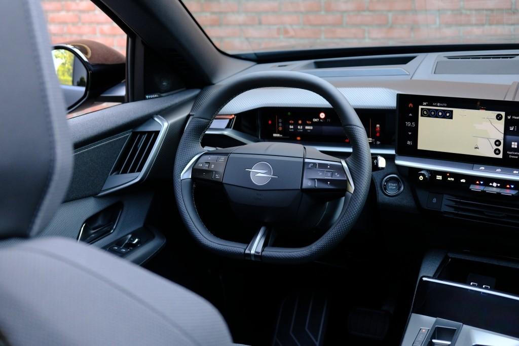 Opel Grandland 1.2 Turbo Hybrid 145pk eDCT6 GS | Navi | App Connect | Adaptive Cruise | Climate Control | Panoramadak | 360° Camera | Focal Audio | Keyless afbeelding 13