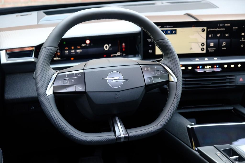 Opel Grandland 1.2 Turbo Hybrid 145pk eDCT6 GS | Navi | App Connect | Adaptive Cruise | Climate Control | Panoramadak | 360° Camera | Focal Audio | Keyless afbeelding 17