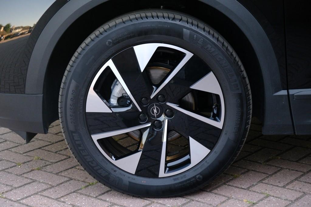 Opel Grandland 1.2 Turbo Hybrid 145pk eDCT6 GS | Navi | App Connect | Adaptive Cruise | Climate Control | Panoramadak | 360° Camera | Focal Audio | Keyless afbeelding 30