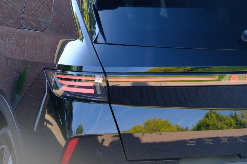 Opel Grandland 1.2 Turbo Hybrid 145pk eDCT6 GS | Navi | App Connect | Adaptive Cruise | Climate Control | Panoramadak | 360° Camera | Focal Audio | Keyless afbeelding 31