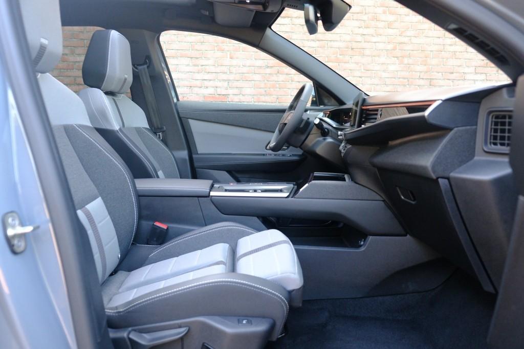 Opel Grandland 1.2 Turbo Hybrid 145pk eDCT6 GS | Navi | App Connect | Adaptive Cruise | Climate Control | Panoramadak | 360° Camera | Focal Audio | Keyless afbeelding 4