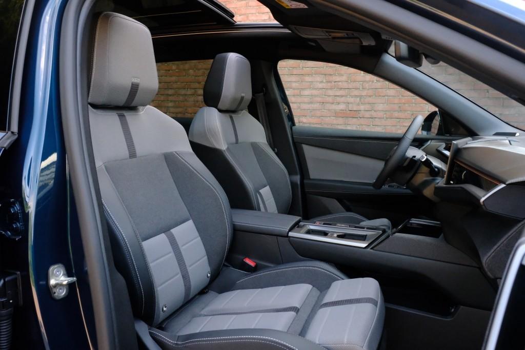 Opel Grandland 1.2 Turbo Hybrid 145pk eDCT6 GS | Navi | App Connect | Adaptive Cruise | Climate Control | Panoramadak | 360° Camera | Focal Audio | Keyless afbeelding 5