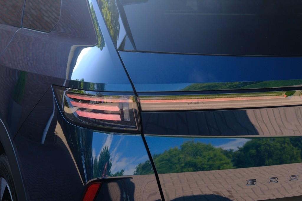 Opel Grandland 1.2 Turbo Hybrid 145pk eDCT6 GS | Navi | App Connect | Adaptive Cruise | Climate Control | Panoramadak | 360° Camera | Focal Audio | Keyless afbeelding 31