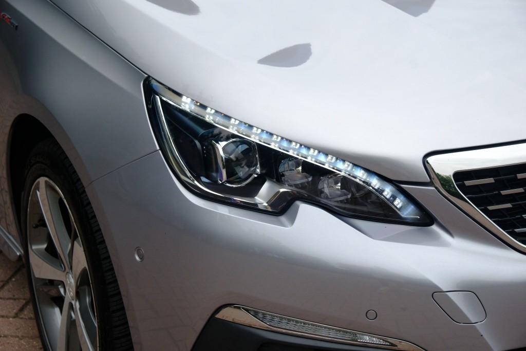 Peugeot 308 1.2 PureTech 130pk GT-line | Navi | App Connect | Climate | Cruise | Keyless | PDC afbeelding 2