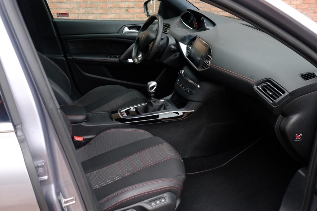 Peugeot 308 1.2 PureTech 130pk GT-line | Navi | App Connect | Climate | Cruise | Keyless | PDC afbeelding 4