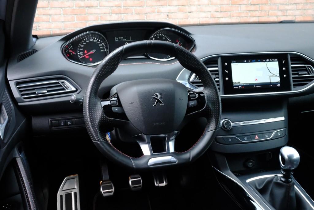 Peugeot 308 1.2 PureTech 130pk GT-line | Navi | App Connect | Climate | Cruise | Keyless | PDC afbeelding 15