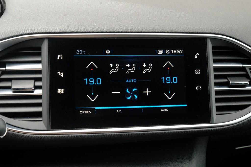 Peugeot 308 1.2 PureTech 130pk GT-line | Navi | App Connect | Climate | Cruise | Keyless | PDC afbeelding 19