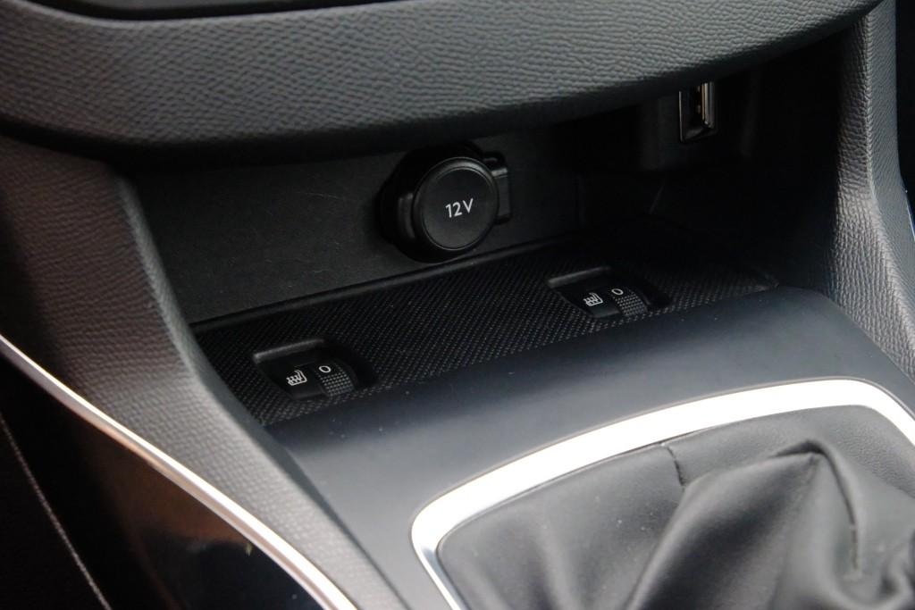 Peugeot 308 1.2 PureTech 130pk GT-line | Navi | App Connect | Climate | Cruise | Keyless | PDC afbeelding 24