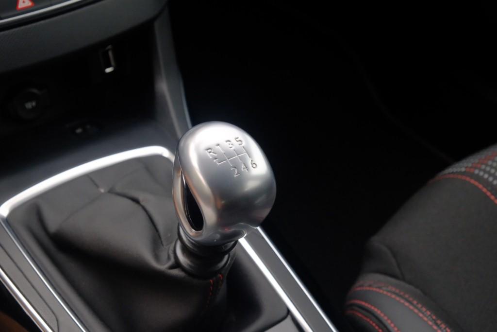 Peugeot 308 1.2 PureTech 130pk GT-line | Navi | App Connect | Climate | Cruise | Keyless | PDC afbeelding 25