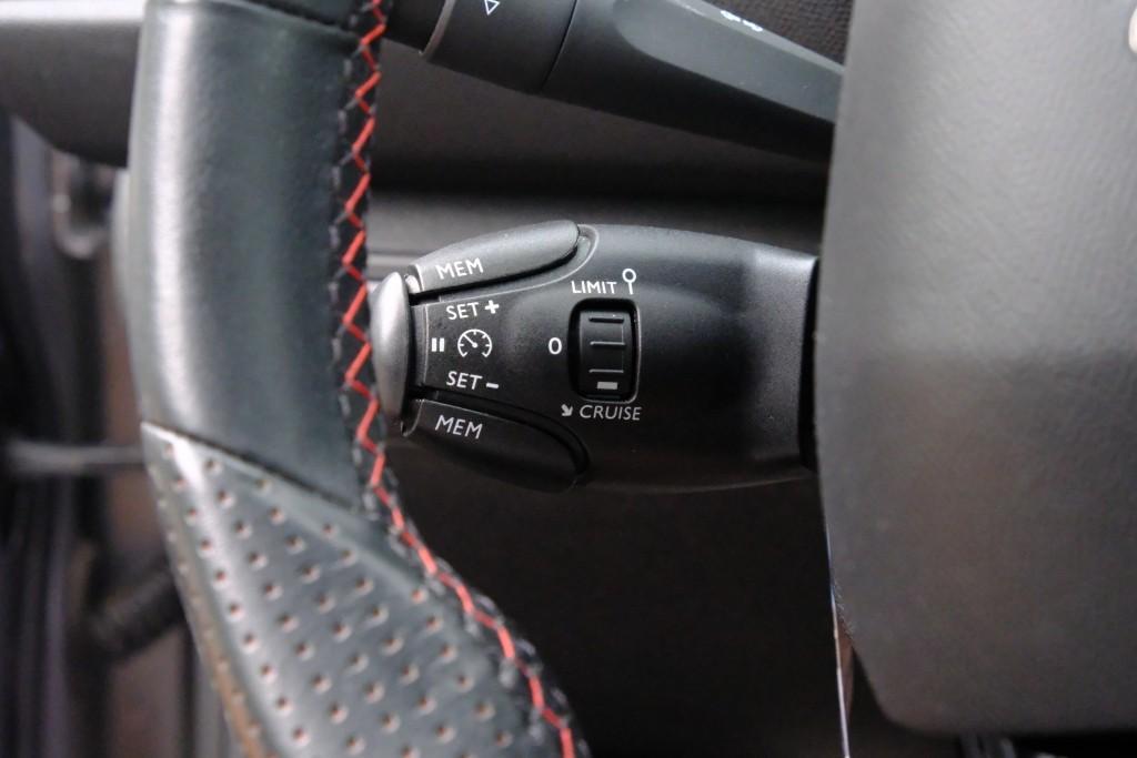 Peugeot 308 1.2 PureTech 130pk GT-line | Navi | App Connect | Climate | Cruise | Keyless | PDC afbeelding 8
