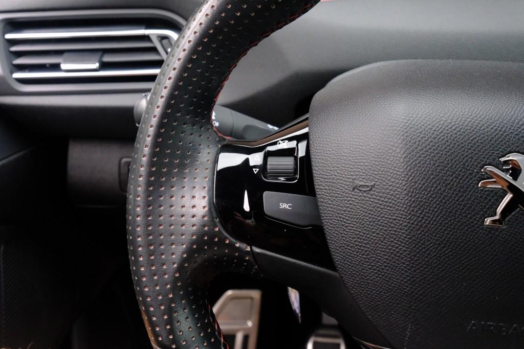 Peugeot 308 1.2 PureTech 130pk GT-line | Navi | App Connect | Climate | Cruise | Keyless | PDC afbeelding 9