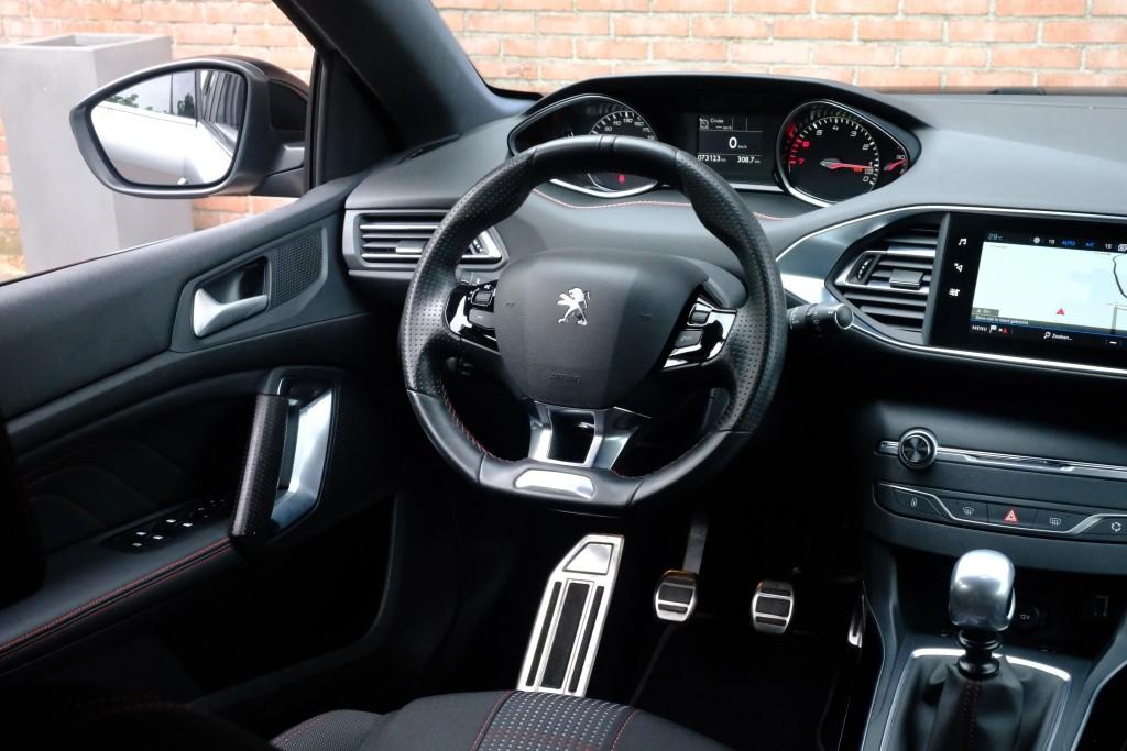 Peugeot 308 1.2 PureTech 130pk GT-line | Navi | App Connect | Climate | Cruise | Keyless | PDC afbeelding 12