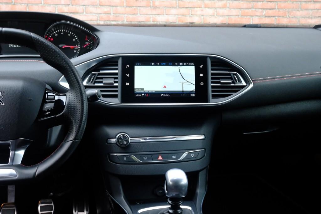 Peugeot 308 1.2 PureTech 130pk GT-line | Navi | App Connect | Climate | Cruise | Keyless | PDC afbeelding 14
