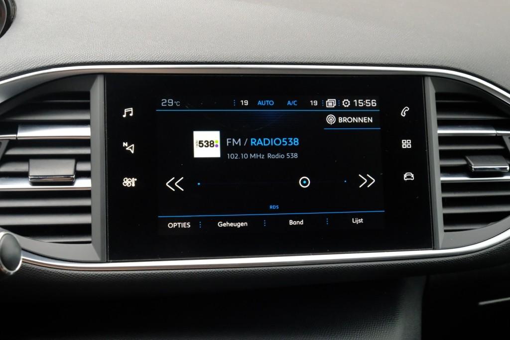 Peugeot 308 1.2 PureTech 130pk GT-line | Navi | App Connect | Climate | Cruise | Keyless | PDC afbeelding 16