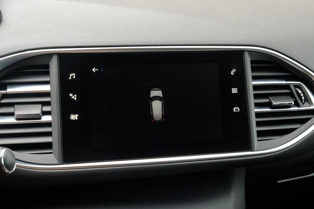 Peugeot 308 1.2 PureTech 130pk GT-line | Navi | App Connect | Climate | Cruise | Keyless | PDC afbeelding 19