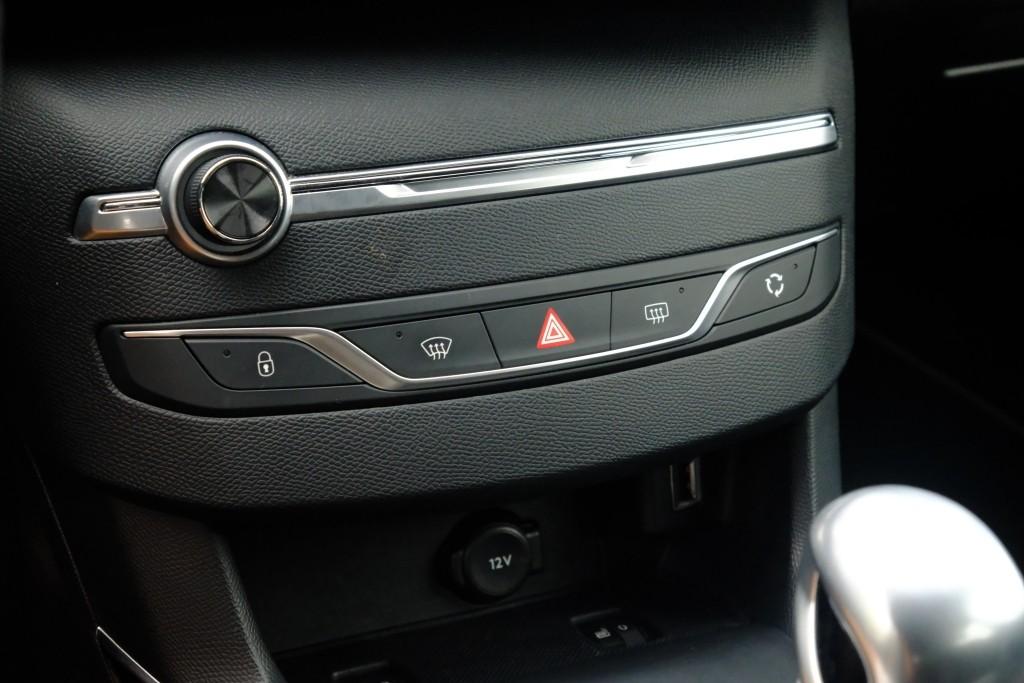 Peugeot 308 1.2 PureTech 130pk GT-line | Navi | App Connect | Climate | Cruise | Keyless | PDC afbeelding 20