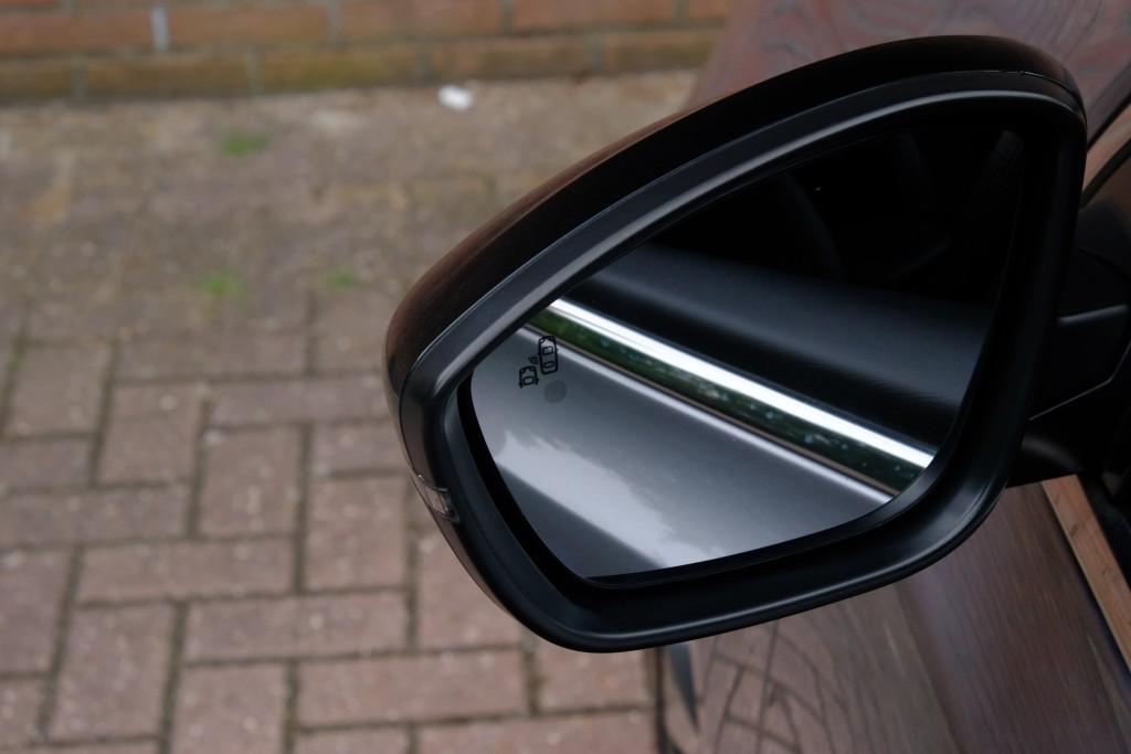 Peugeot 308 1.2 PureTech 130pk GT-line | Navi | App Connect | Climate | Cruise | Keyless | PDC afbeelding 26