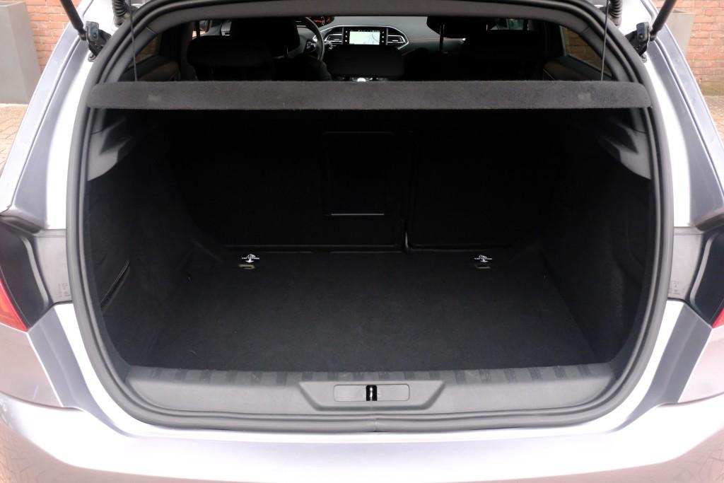 Peugeot 308 1.2 PureTech 130pk GT-line | Navi | App Connect | Climate | Cruise | Keyless | PDC afbeelding 32