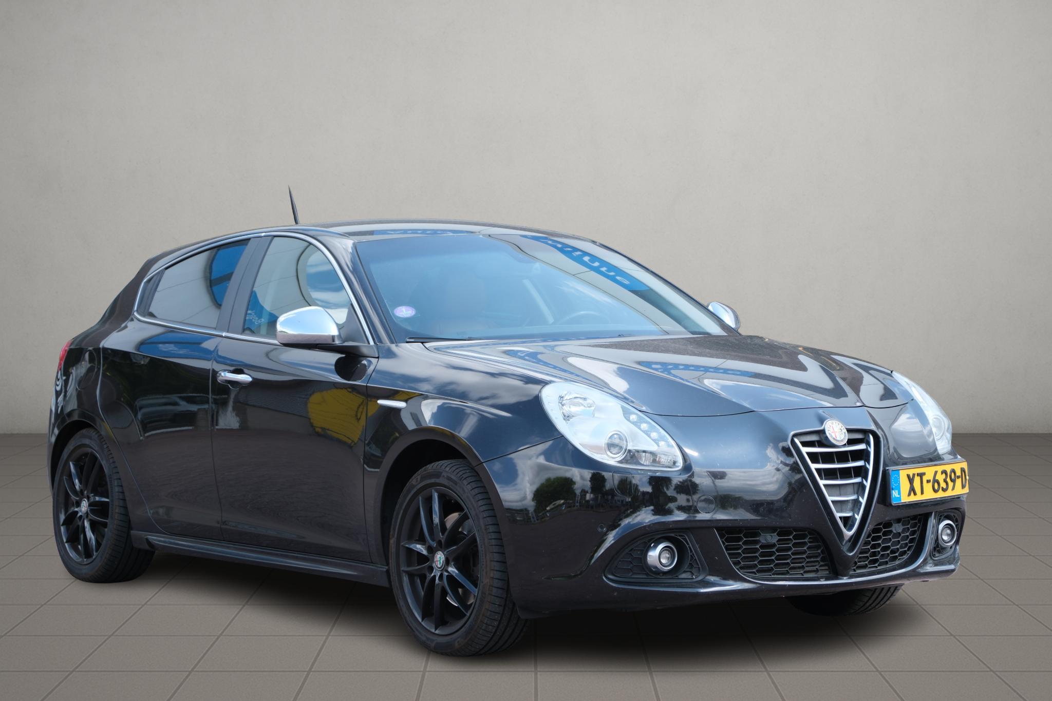 Alfa Romeo Giulietta 1.4 T 170pk Aut. Exclusive | Leer | Navi | Trekhaak | Xenon | PDC afbeelding 1