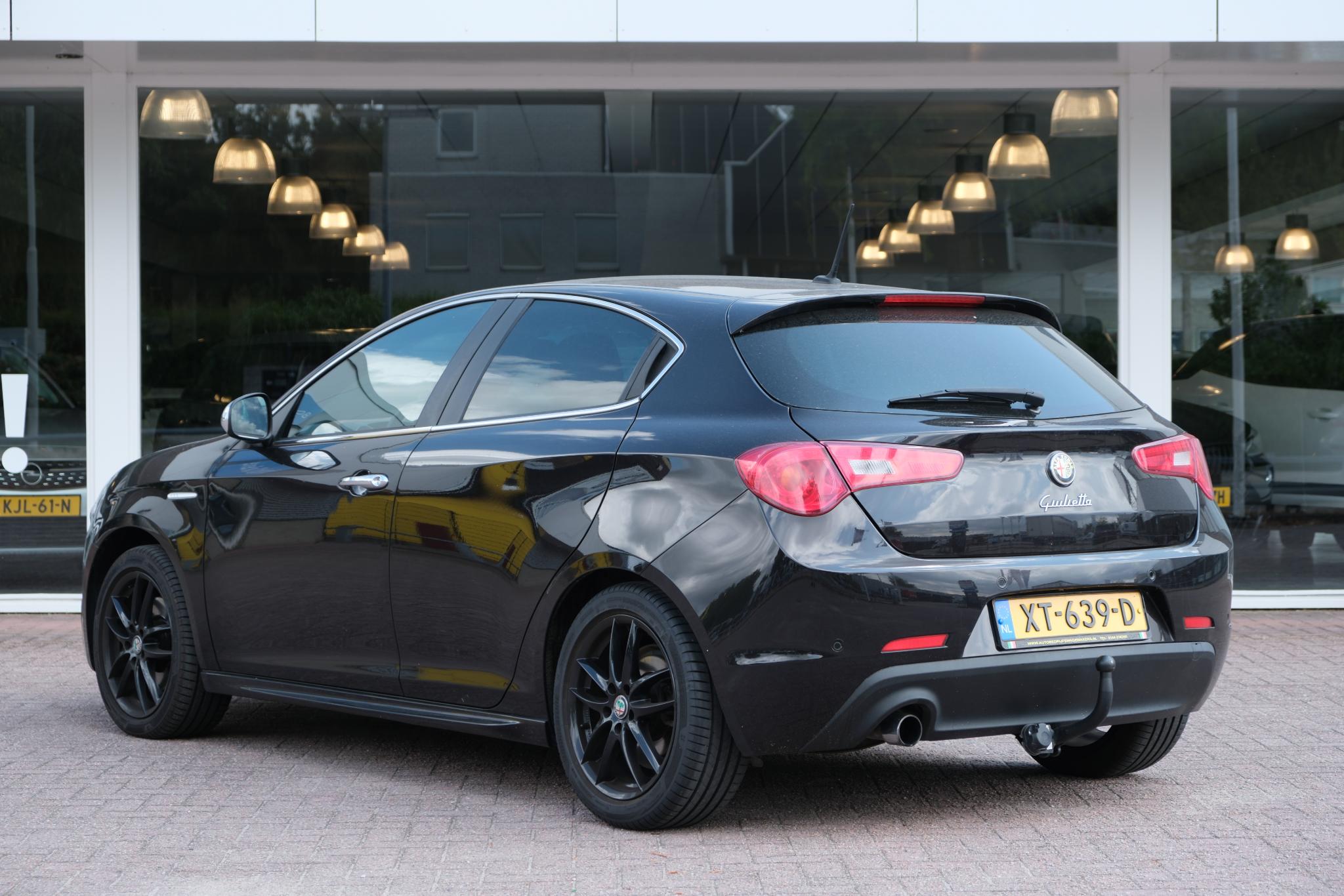 Alfa Romeo Giulietta 1.4 T 170pk Aut. Exclusive | Leer | Navi | Trekhaak | Xenon | PDC afbeelding 25