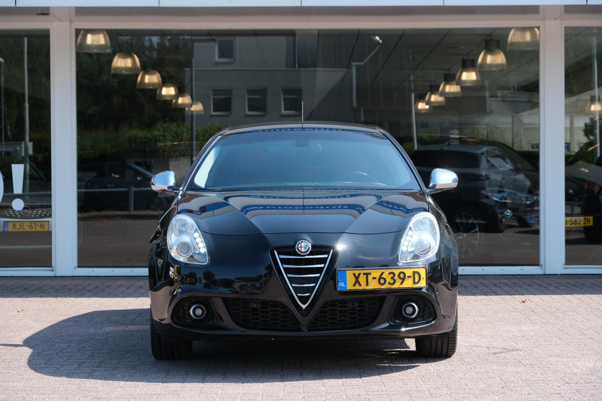 Alfa Romeo Giulietta 1.4 T 170pk Aut. Exclusive | Navi | Climate | Xenon | PDC | Trekhaak afbeelding 3