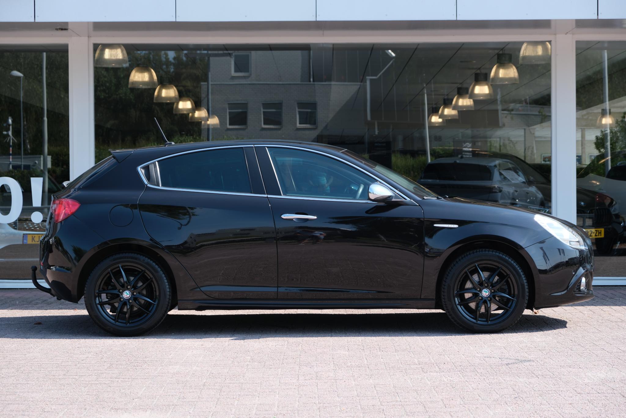 Alfa Romeo Giulietta 1.4 T 170pk Aut. Exclusive | Navi | Climate | Xenon | PDC | Trekhaak afbeelding 4