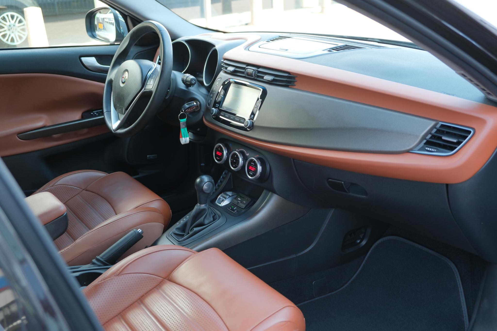 Alfa Romeo Giulietta 1.4 T 170pk Aut. Exclusive | Navi | Climate | Xenon | PDC | Trekhaak afbeelding 7