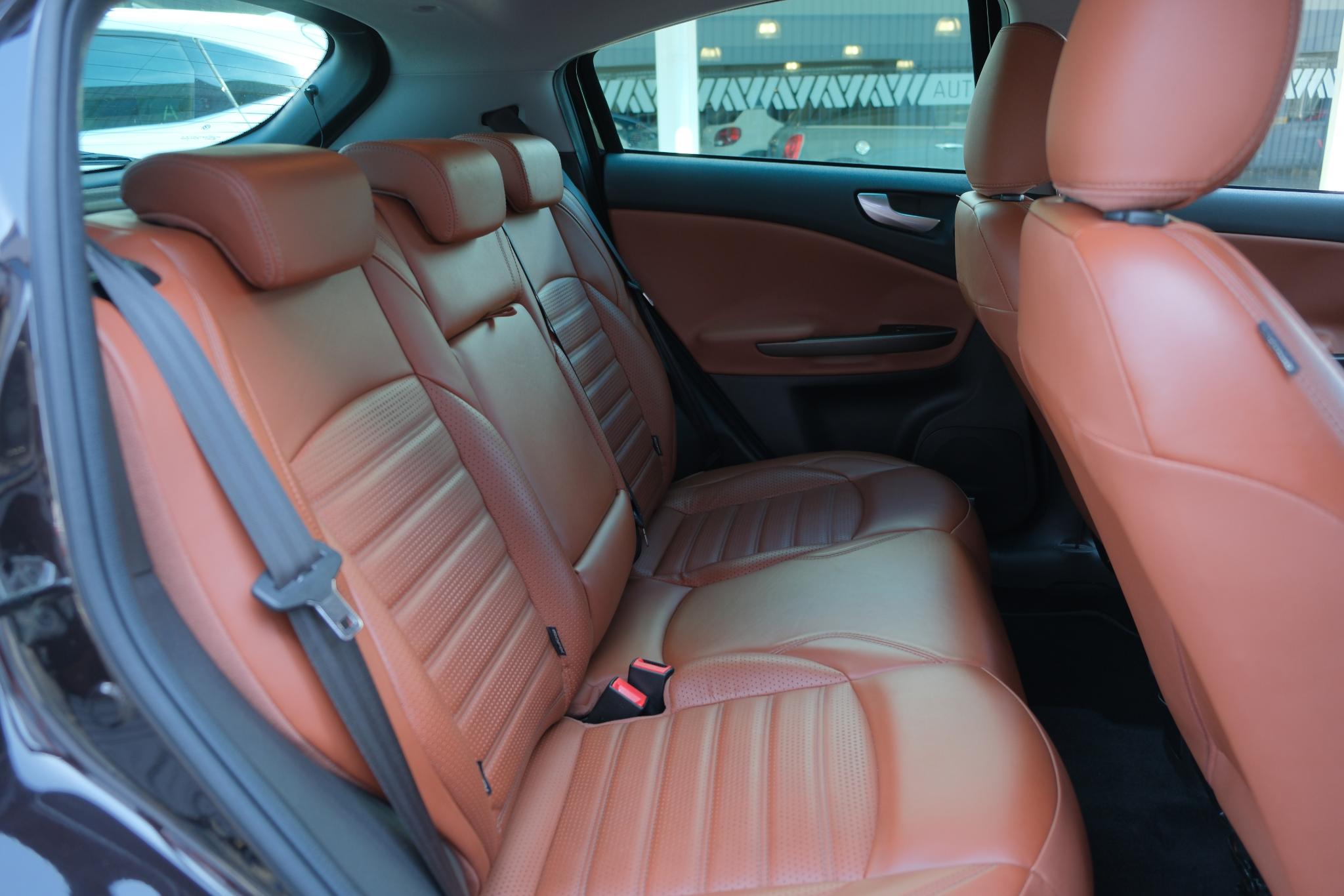 Alfa Romeo Giulietta 1.4 T 170pk Aut. Exclusive | Navi | Climate | Xenon | PDC | Trekhaak afbeelding 9