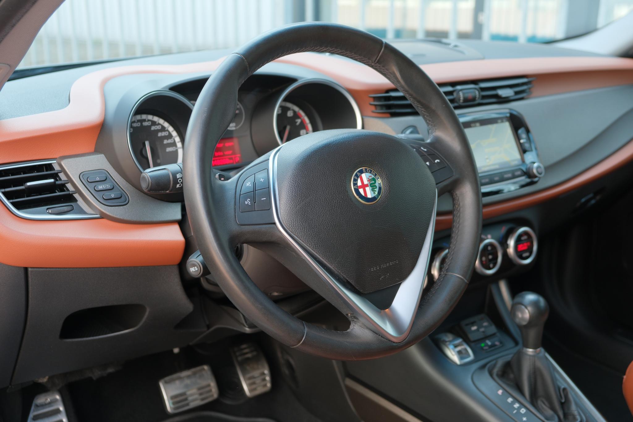 Alfa Romeo Giulietta 1.4 T 170pk Aut. Exclusive | Navi | Climate | Xenon | PDC | Trekhaak afbeelding 16