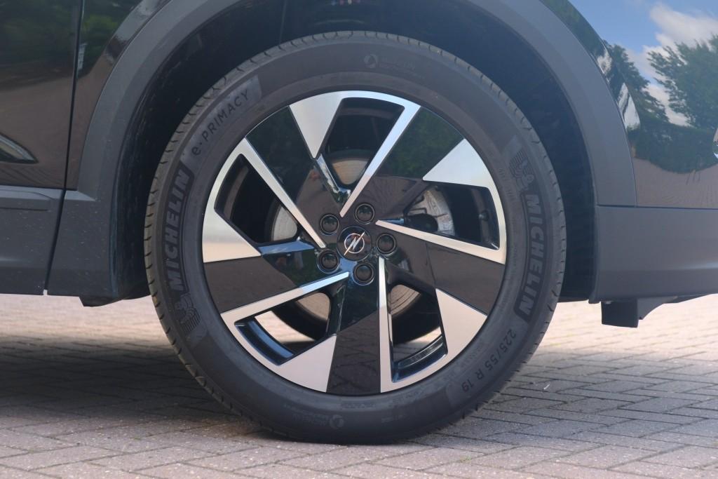 Opel Grandland 1.2 Turbo Hybrid 145pk eDCT6 GS | Navi | App Connect | Adaptive Cruise | Climate Control | Panoramadak | 360° Camera | Focal Audio | Keyless afbeelding 28