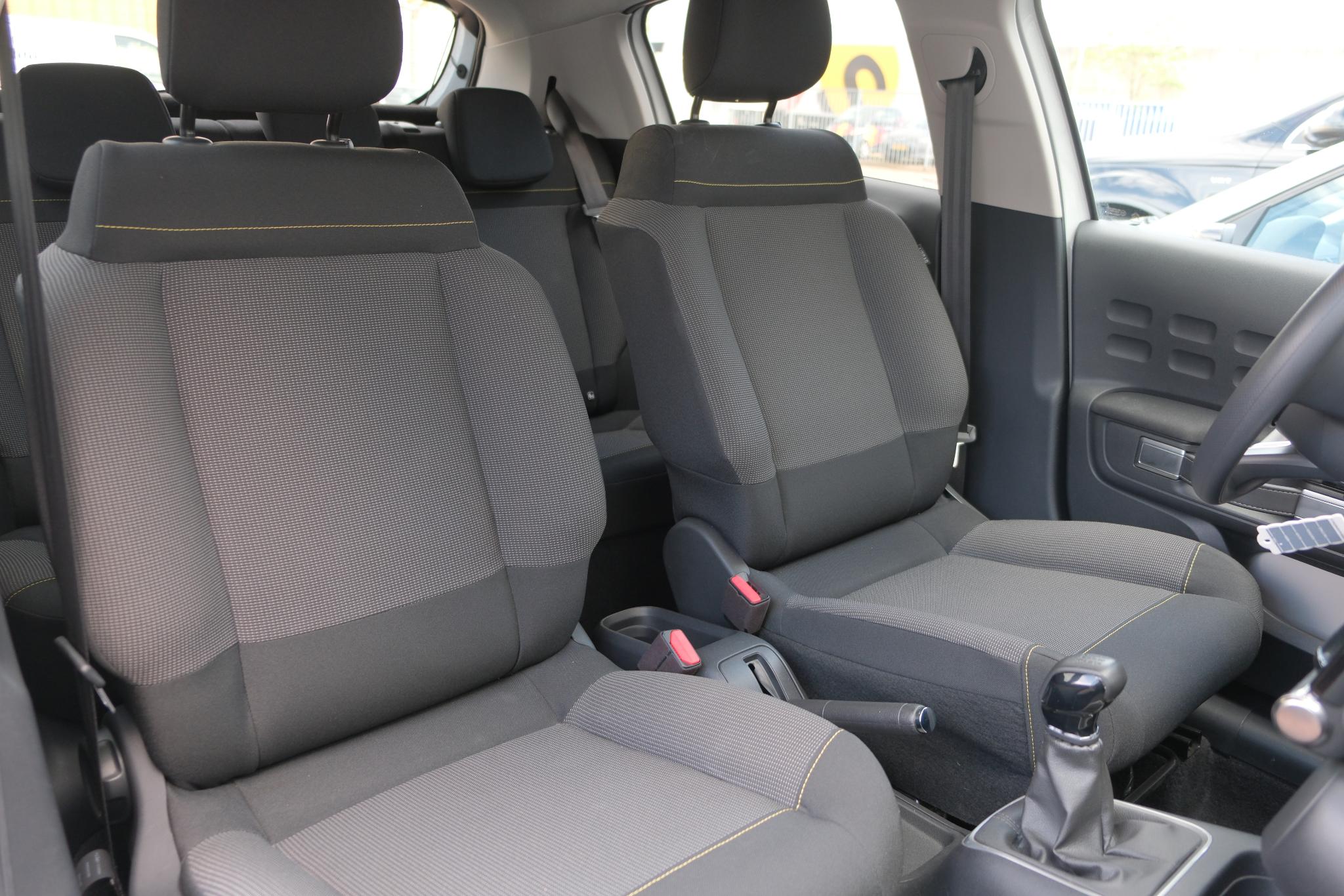 Citroën C3 1.2 PureTech 83pk Max | App Connect | Climate | Cruise | DAB | PDC afbeelding 6