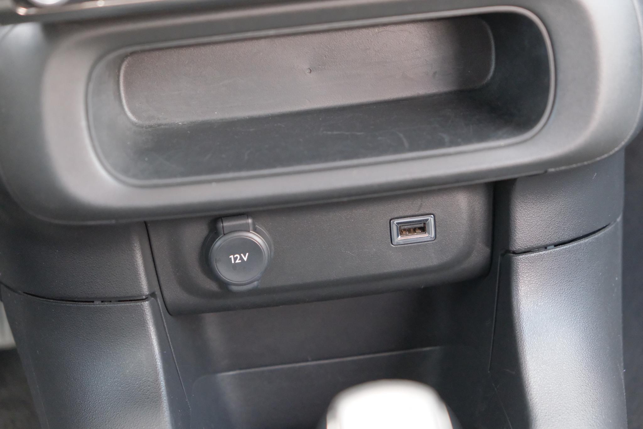 Citroën C3 1.2 PureTech 83pk Max | App Connect | Climate | Cruise | DAB | PDC afbeelding 10