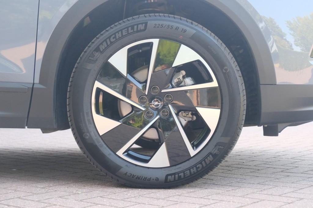 Opel Grandland 1.2 Turbo Hybrid 145pk eDCT6 GS | Navi | App Connect | Adaptive Cruise | Climate Control | Panoramadak | 360° Camera | Focal Audio | Keyless afbeelding 30