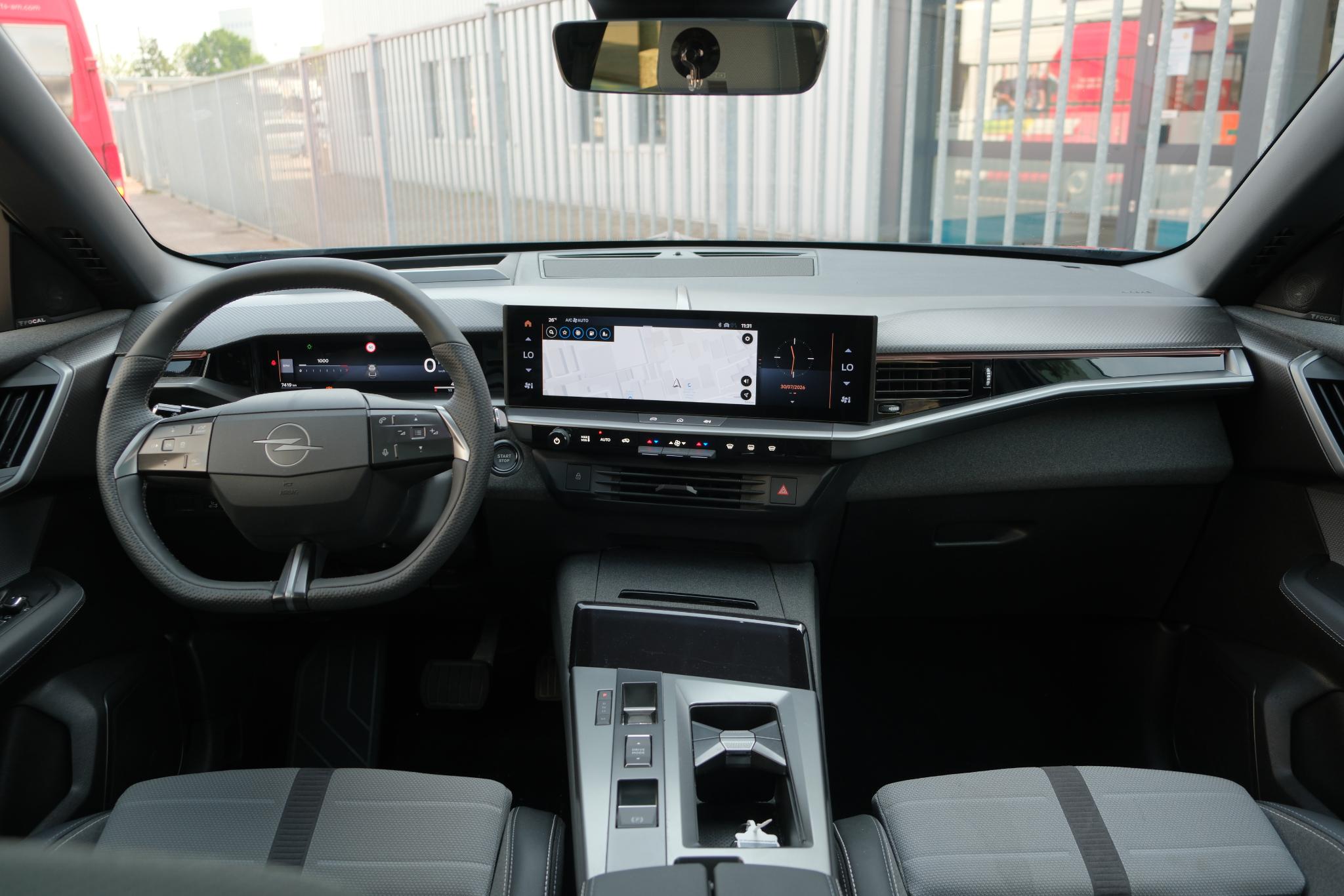 Opel Grandland 1.2 Turbo Hybrid 145pk eDCT6 GS - Panoramadak - Adaptive Cruise - Head-up display - Stoelverwarming - Elektrische achterklep - 360° Camera - Focal Audio afbeelding 2