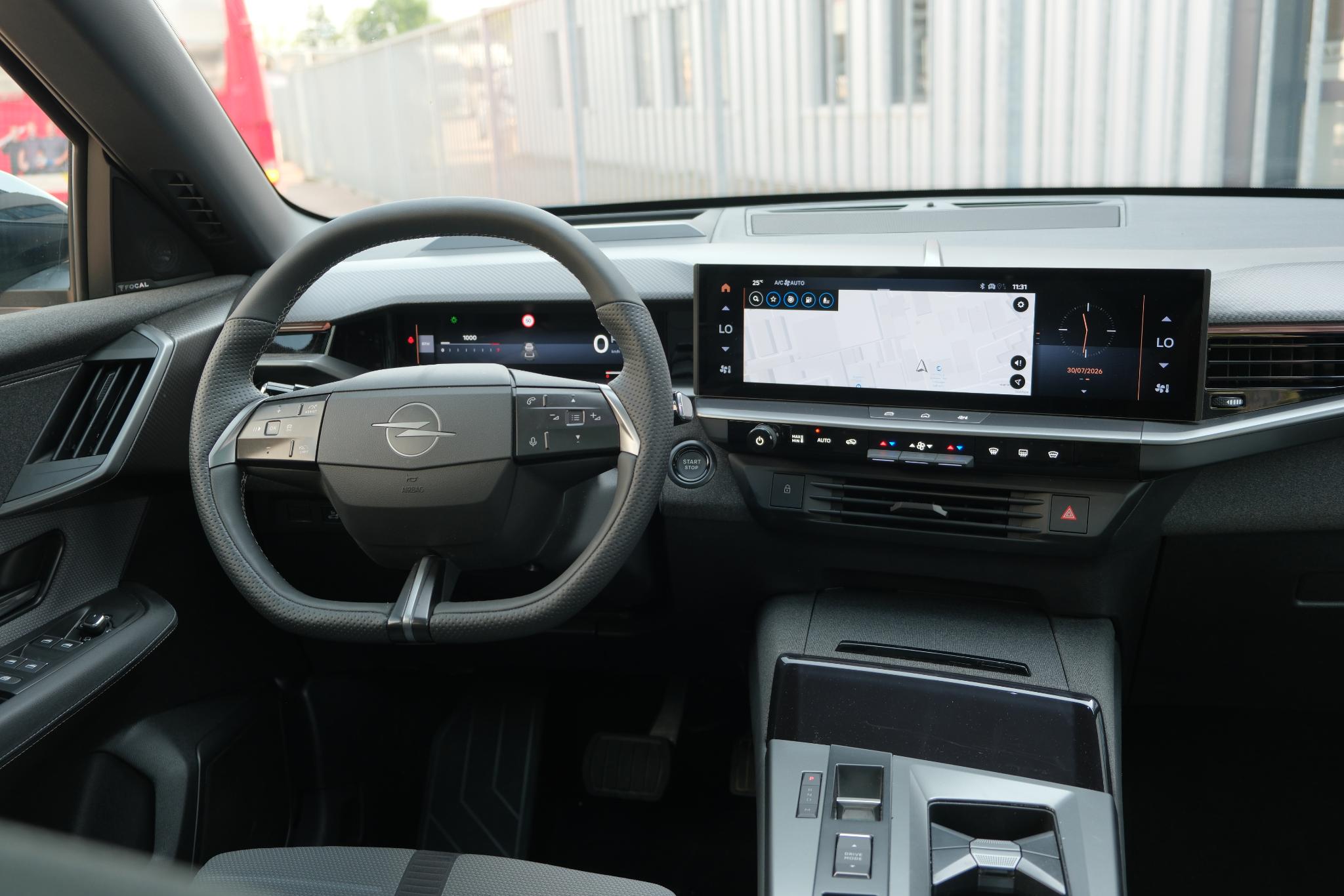 Opel Grandland 1.2 Turbo Hybrid 145pk eDCT6 GS - Panoramadak - Adaptive Cruise - Head-up display - Stoelverwarming - Elektrische achterklep - 360° Camera - Focal Audio afbeelding 6