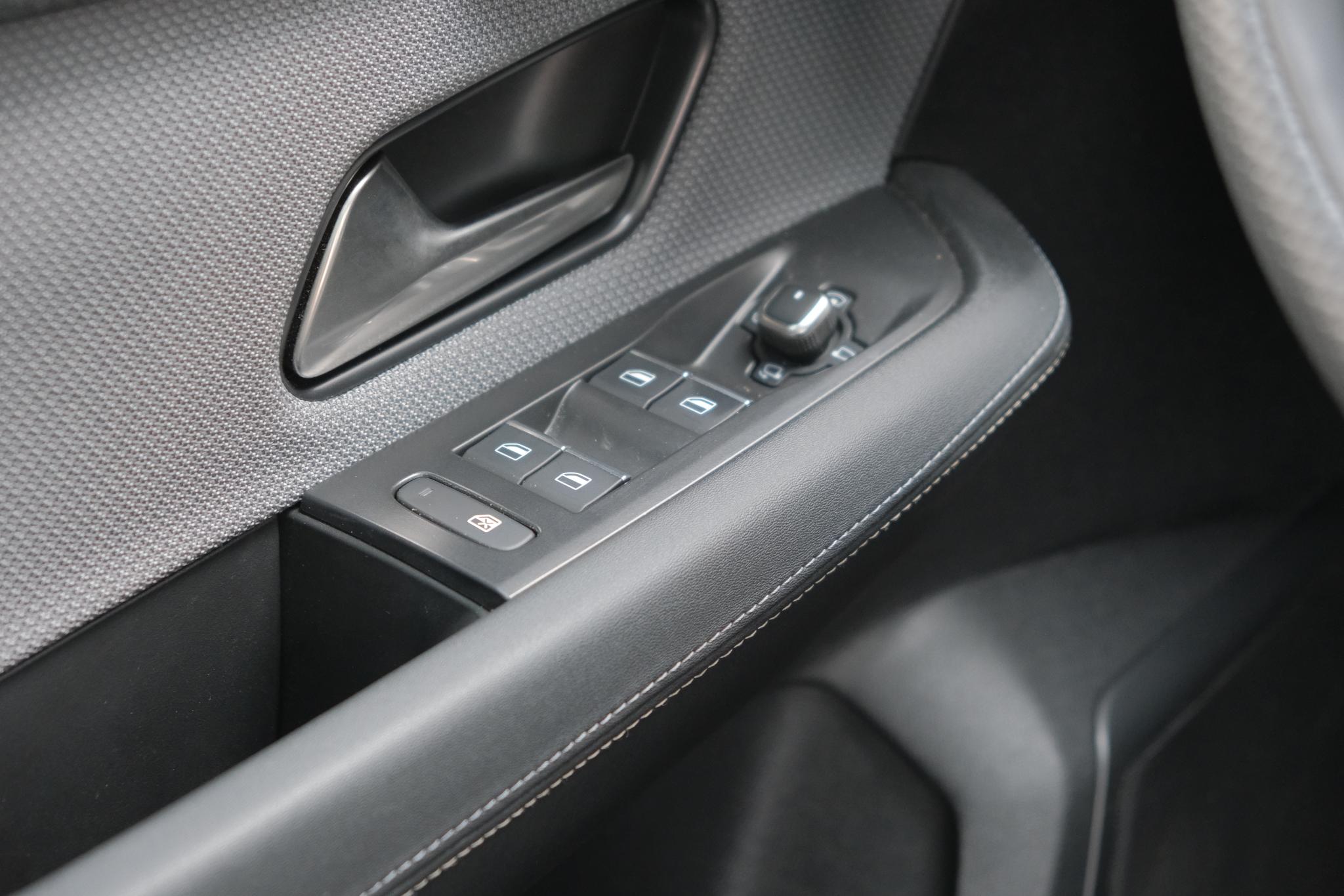 Opel Grandland 1.2 Turbo Hybrid 145pk eDCT6 GS - Panoramadak - Adaptive Cruise - Head-up display - Stoelverwarming - Elektrische achterklep - 360° Camera - Focal Audio afbeelding 14